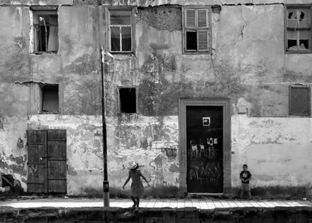 Surlar İçinde Yaşam