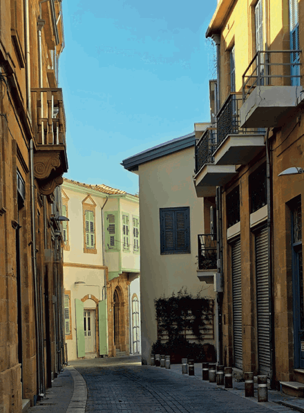 ŞEFIKA KARADERI - GEÇMIŞIN İZLERI, Lefkoşa’da Tarihsel Dokusu ve Anıtları