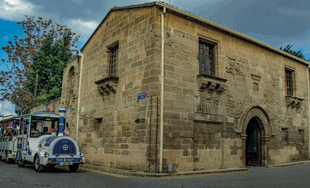  OSMAN KARTAL - ORTAÇAĞ TAŞ ESERLER MÜZESI, Lefkoşa’da Tarihsel Dokusu ve Anıtları