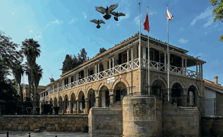 ŞERIF ÖZEGE - TARIH, Lefkoşa’da Tarihsel Dokusu ve Anıtları